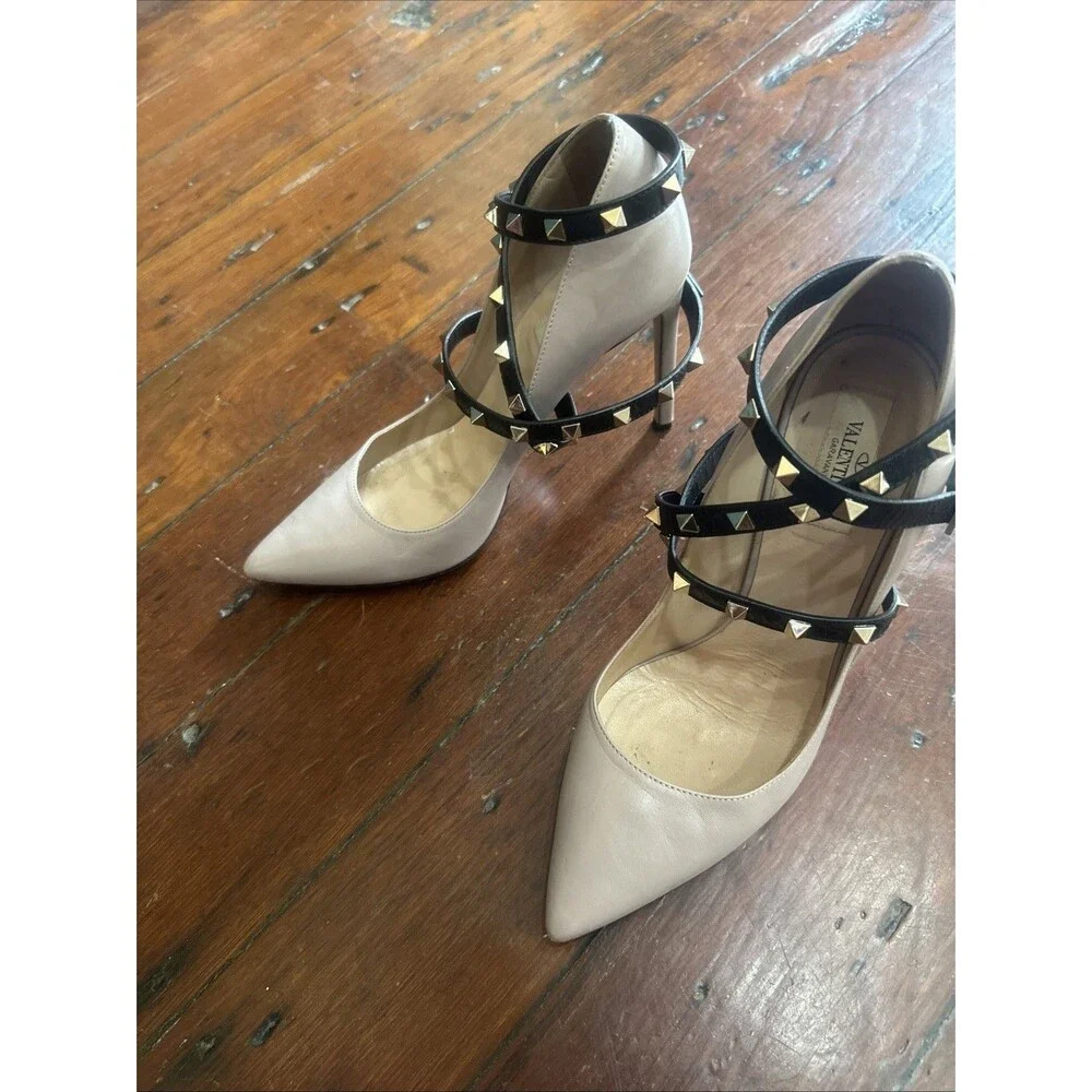 Valentino Rockstud Nude Leather Heels Black Studded ankle wrap Pointed Toe 39.5 - Picture 2 of 16